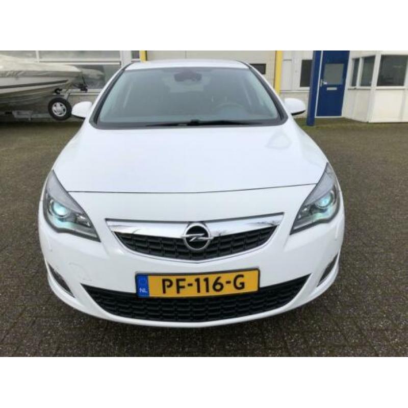 Opel Astra 1.4 Turbo Cosmo PDC v/a, BI-XENON, CLIMA, TRHK.
