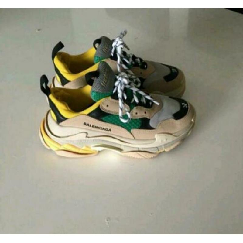 Balenciaga's triple S maat 37