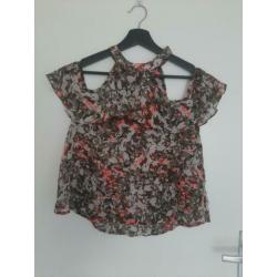 Twee off-shoulder tops maat S