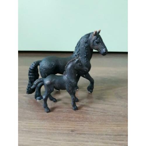 schleich hengst en veulen (friezen)