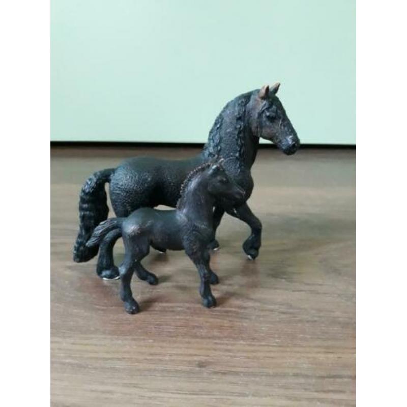 schleich hengst en veulen (friezen)