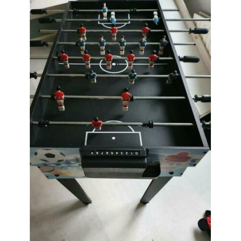 Voetbaltafel en pooltafel in 1