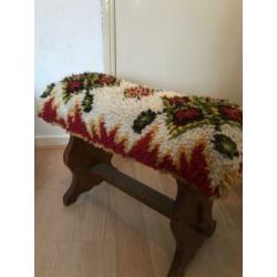 Vintage houten bankje met bekleding