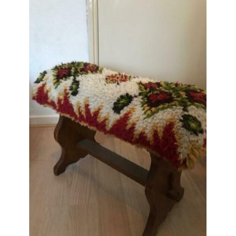Vintage houten bankje met bekleding