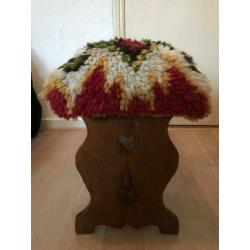 Vintage houten bankje met bekleding