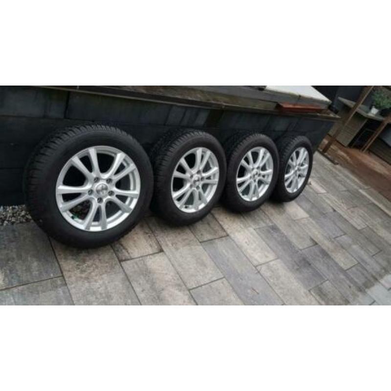 5x114.3 16 inch inter action velgen met zgan winterbanden