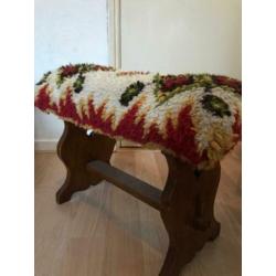 Vintage houten bankje met bekleding