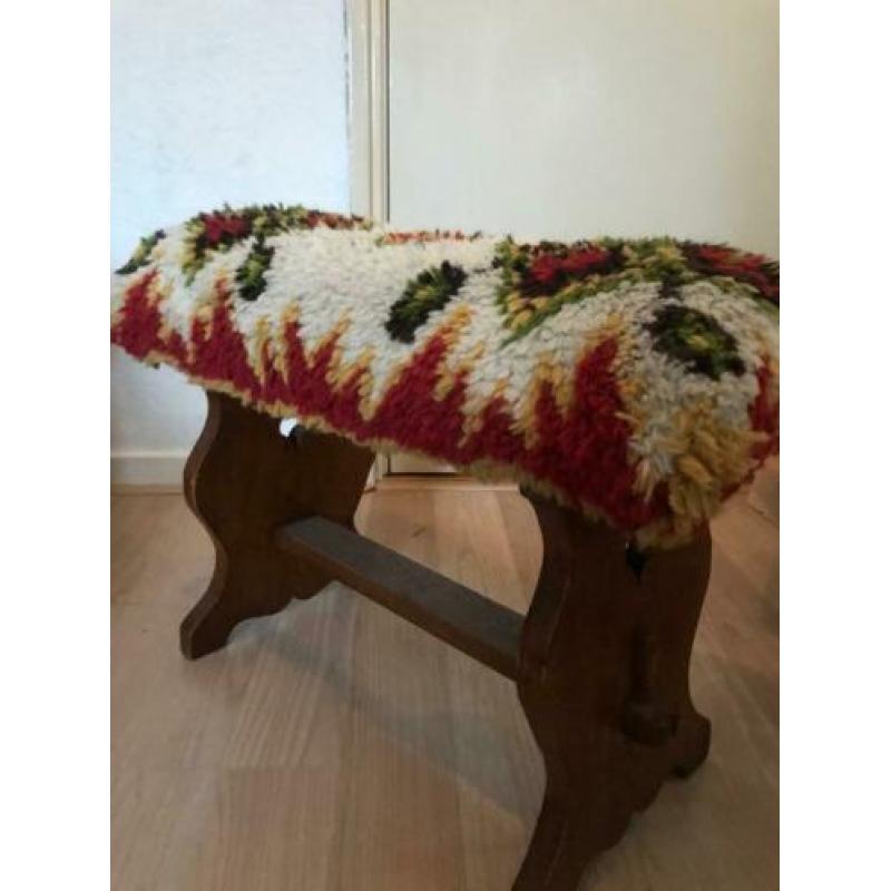 Vintage houten bankje met bekleding