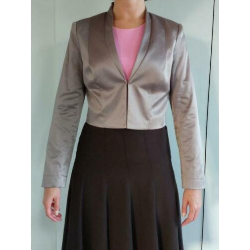 Damesjasje kort - taupe met zijdeglans