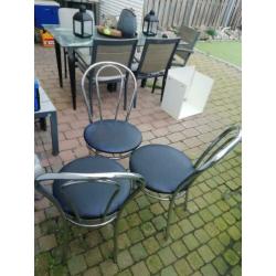 2 verwisselbare bladen erbij ingegrepen en evt. stoelen