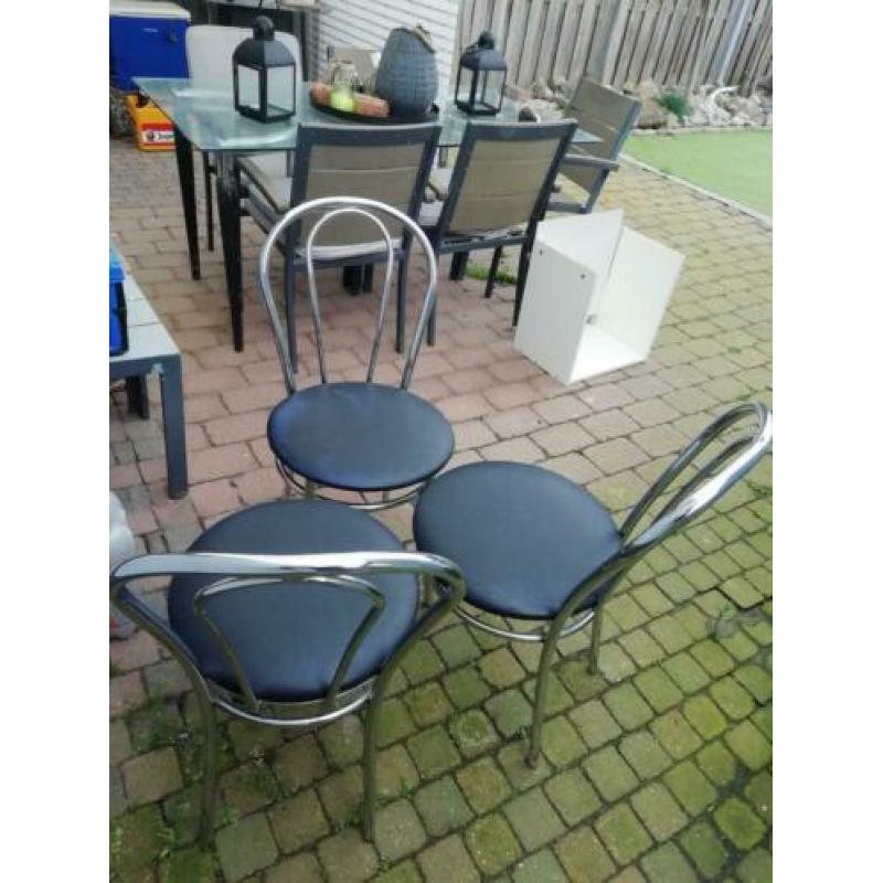 2 verwisselbare bladen erbij ingegrepen en evt. stoelen