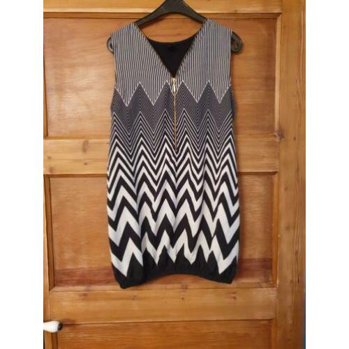 Mooie zwart/witte top met leuke details van Love2wait, mt M