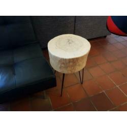 Boomstamtafel op hairpinlegs/ boomstam schijf