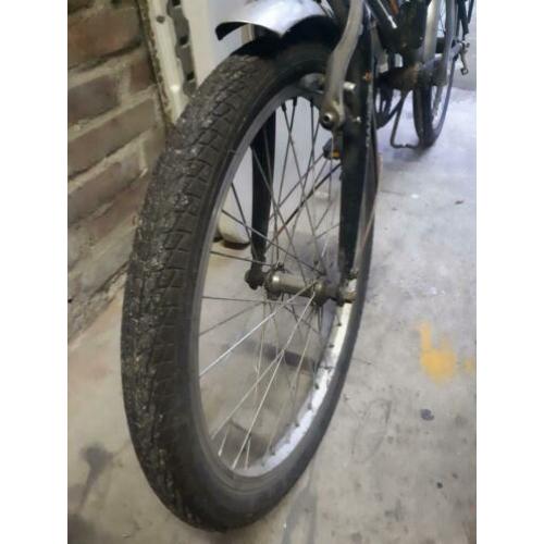 Vouwfiets in goede staat met nieuwe banden erop