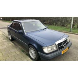 Mercedes E-Klasse E230 1985 Blauw