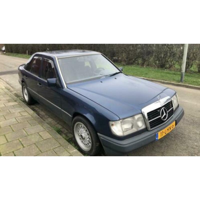 Mercedes E-Klasse E230 1985 Blauw