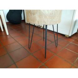 Boomstamtafel op hairpinlegs/ boomstam schijf