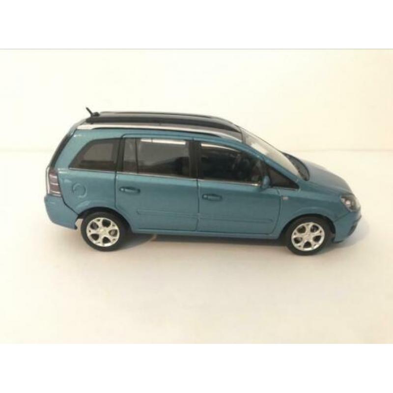 Opel Zafira B - MiniChamps
