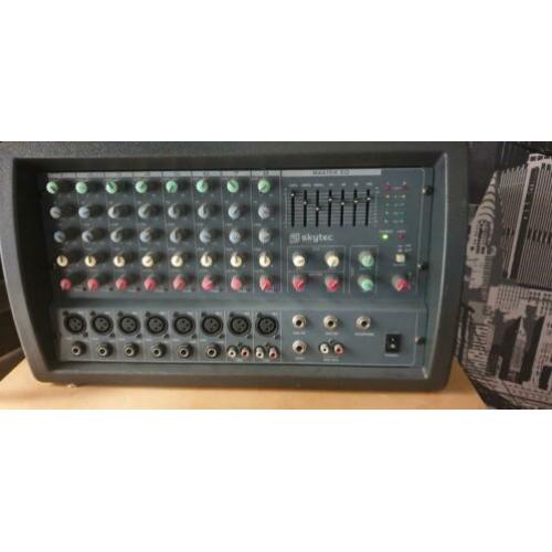 Skytec 8 kanaals mengversterker