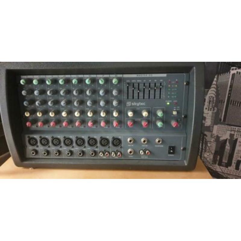 Skytec 8 kanaals mengversterker