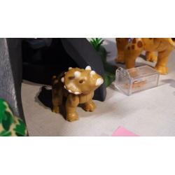 4170 triceratops met kleintje