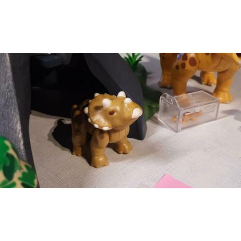 4170 triceratops met kleintje
