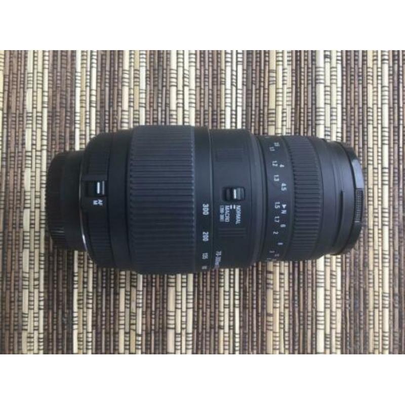 Sigma 70-300mm f4, 5.6 DG macro Nikon F
