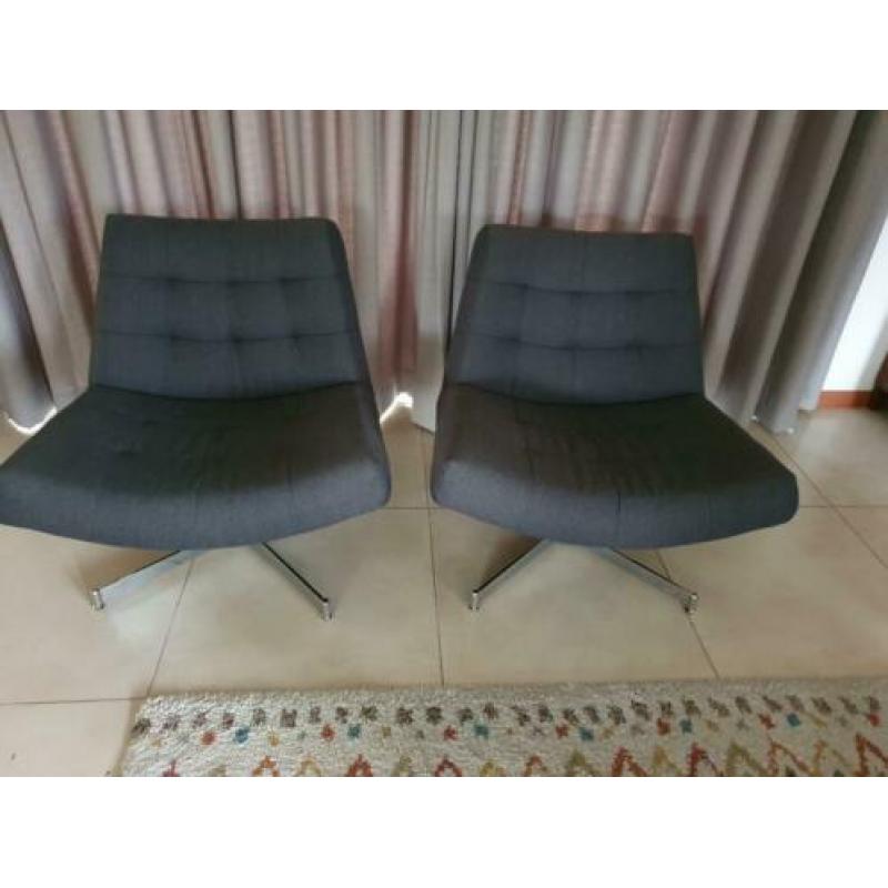 twee draaibare fauteuils