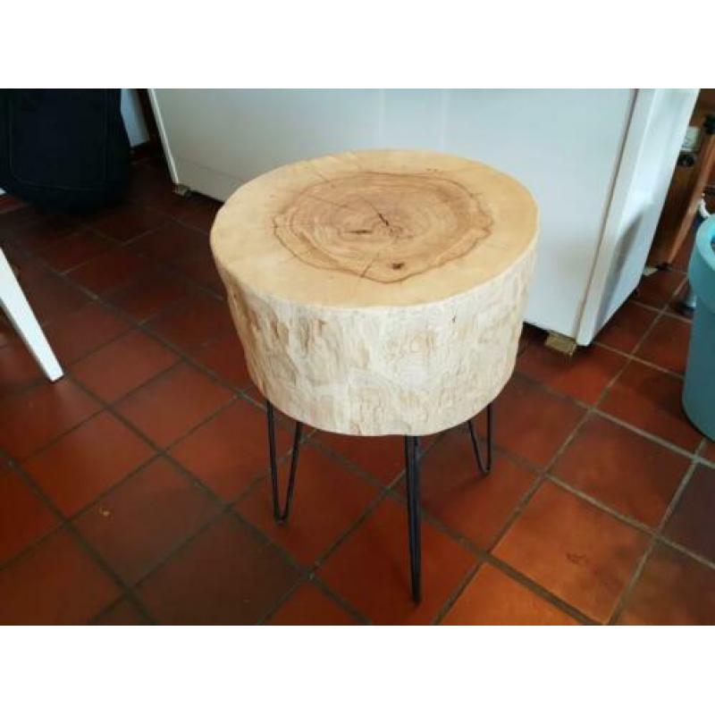 Boomstamtafel op hairpinlegs/ boomstam schijf