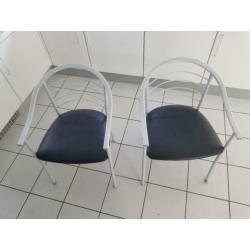 2 stoelen