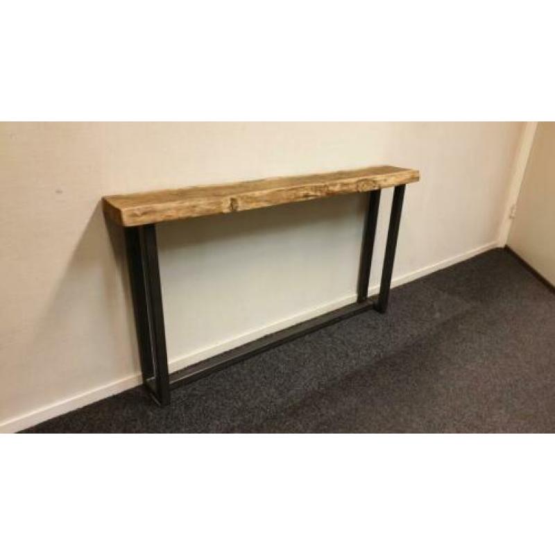 Sidetable industrieel landelijk