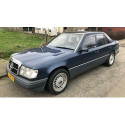 Mercedes E-Klasse E230 1985 Blauw