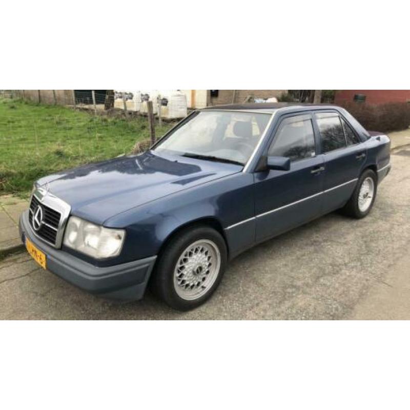 Mercedes E-Klasse E230 1985 Blauw