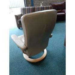 Stressless draai relax fauteuil 100% rund leer Izgst zie,