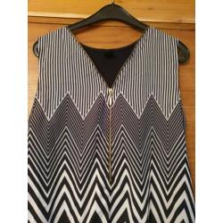 Mooie zwart/witte top met leuke details van Love2wait, mt M