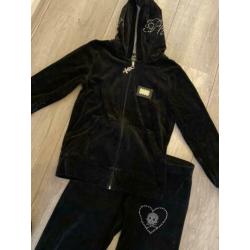Mooi huispak met steentjes.