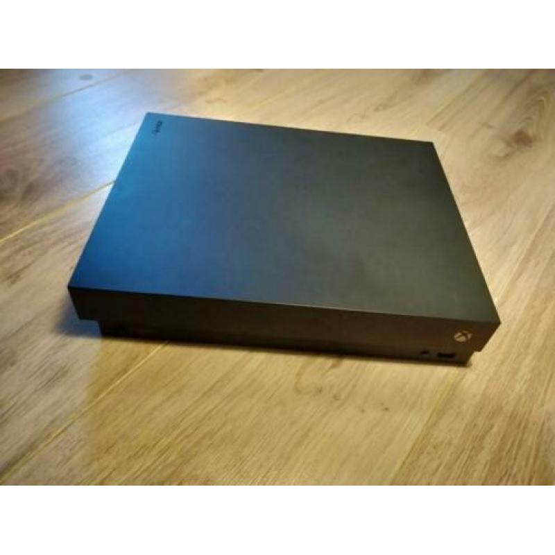 Xbox One X 1TB