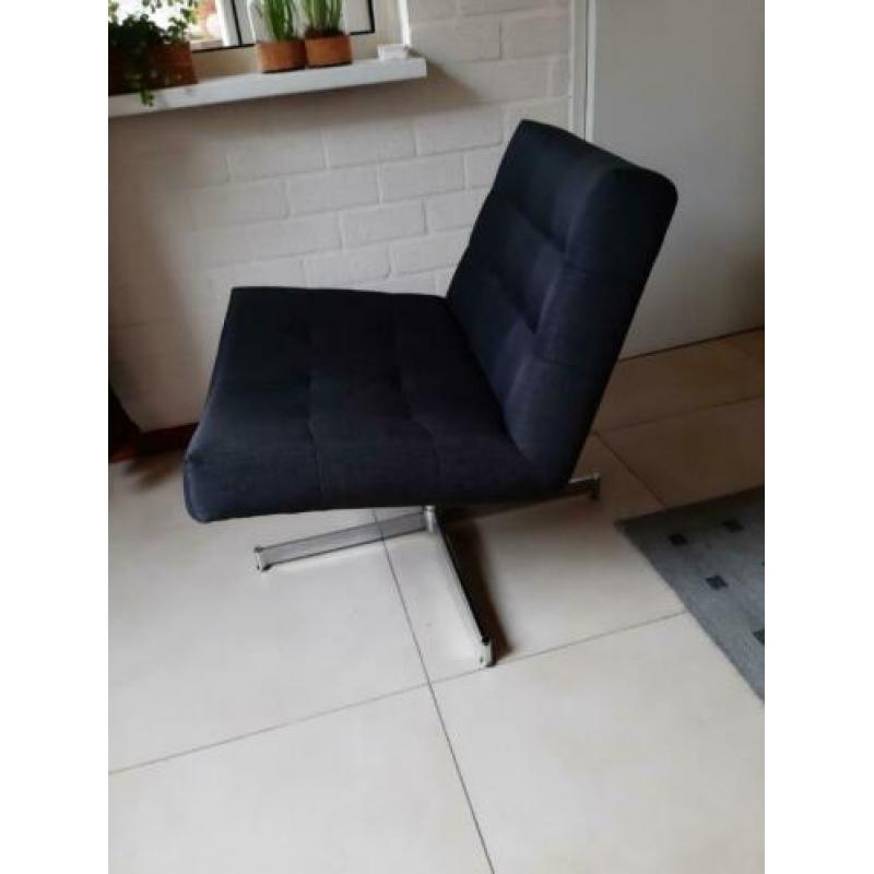 twee draaibare fauteuils