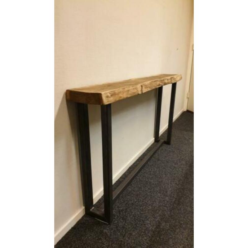 Sidetable industrieel landelijk