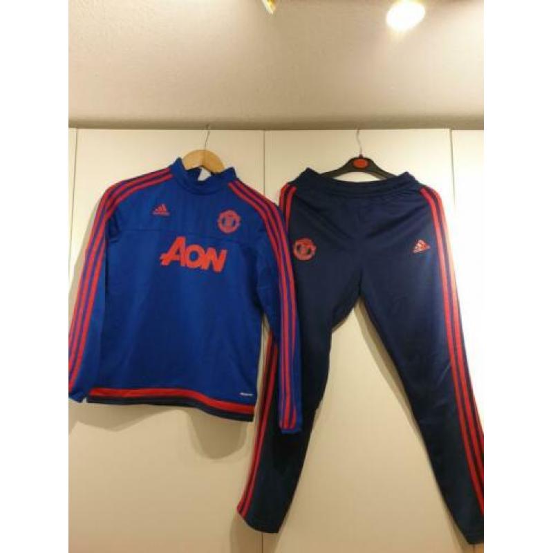 Manchester United trainingspak Adidas. Mt 11-12y, mt 152