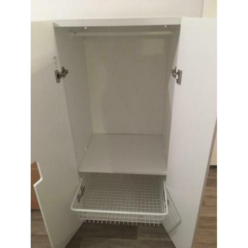 Kinder kledingkast stuva