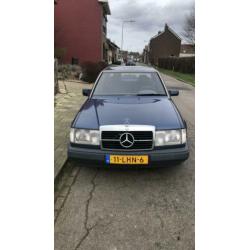 Mercedes E-Klasse E230 1985 Blauw