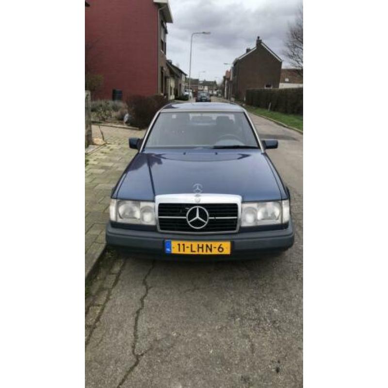 Mercedes E-Klasse E230 1985 Blauw