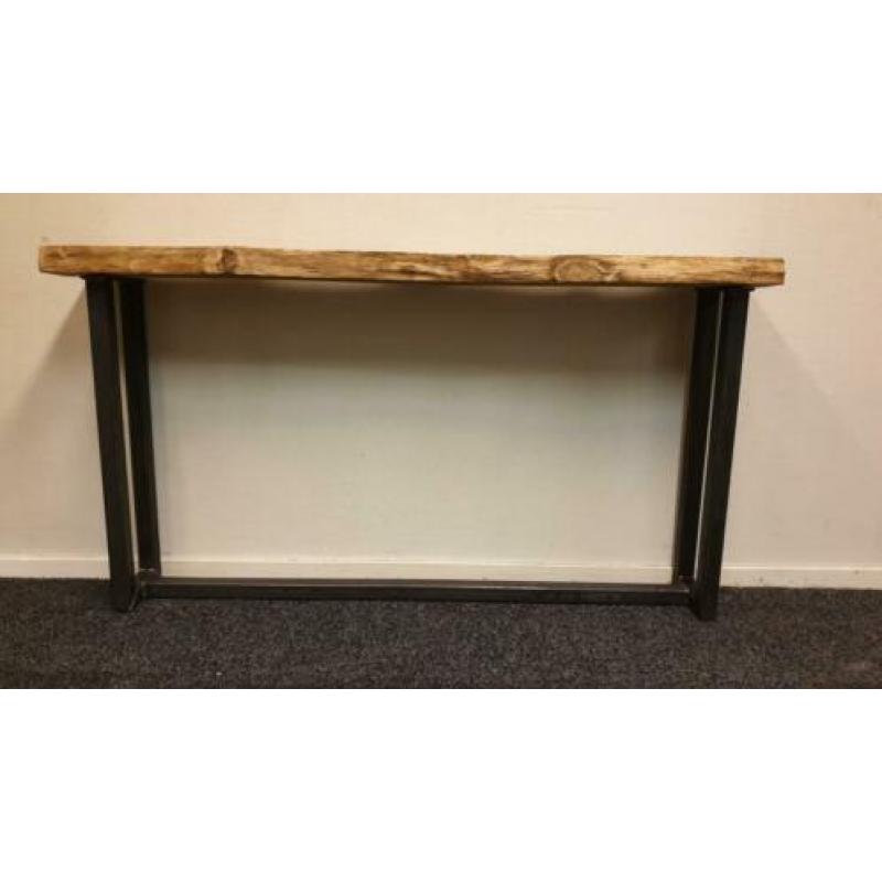 Sidetable industrieel landelijk