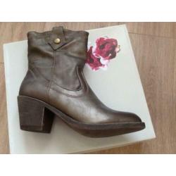 Enkellaarsjes maat 39 kleur bronze