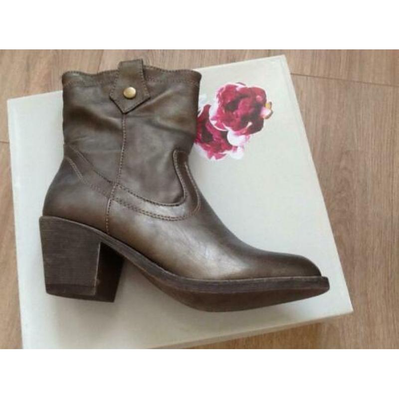 Enkellaarsjes maat 39 kleur bronze