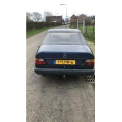 Mercedes E-Klasse E230 1985 Blauw