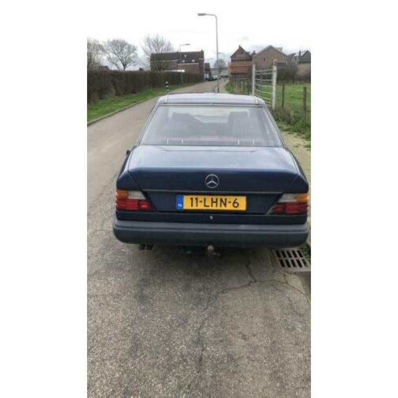 Mercedes E-Klasse E230 1985 Blauw
