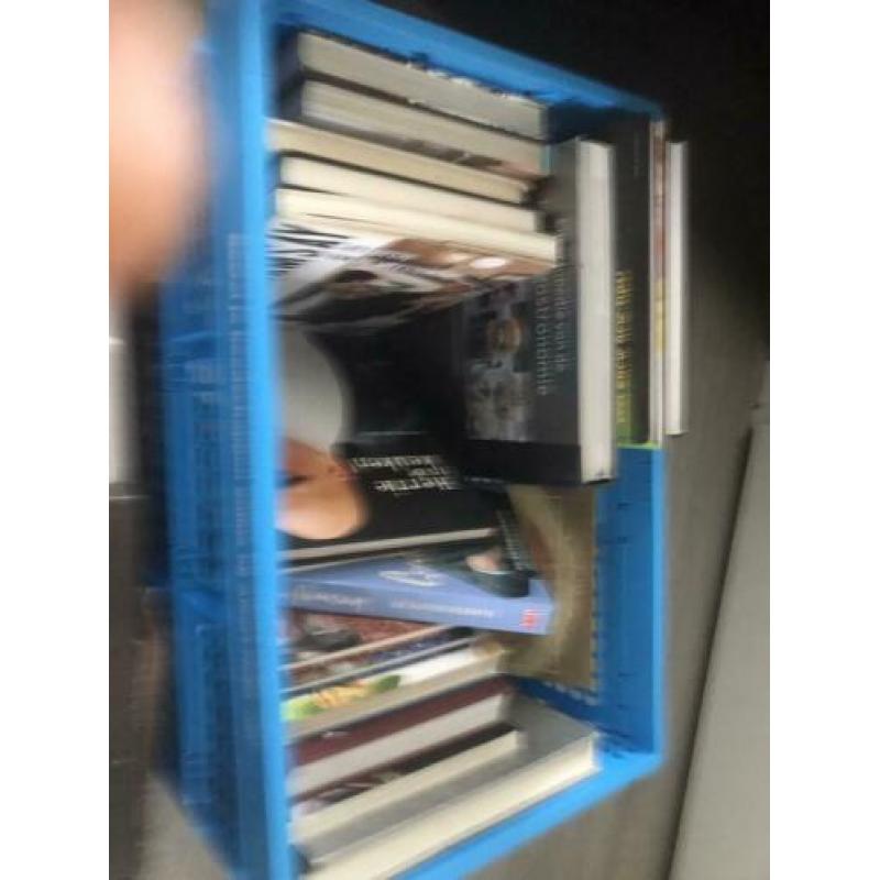 2 kratten vol met kookboeken