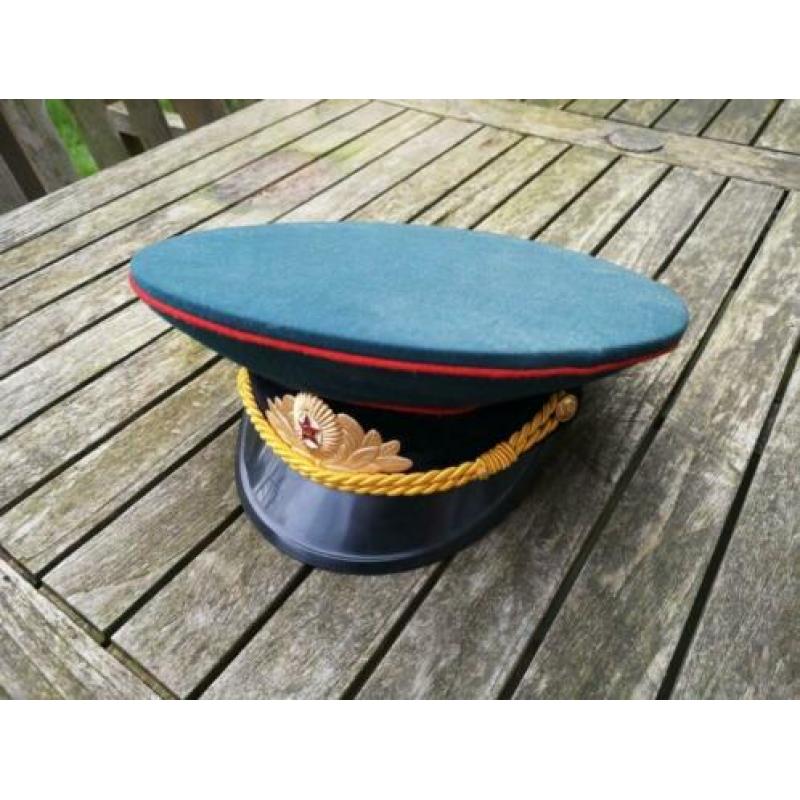 Russische officiers uniform pet. Maat 56.